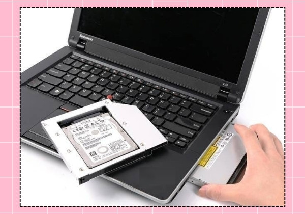 Hướng dẫn cách lắp thêm ổ cứng SSD cho Laptop bước 3 Hướng dẫn cách lắp thêm ổ cứng SSD cho Laptop bước 3