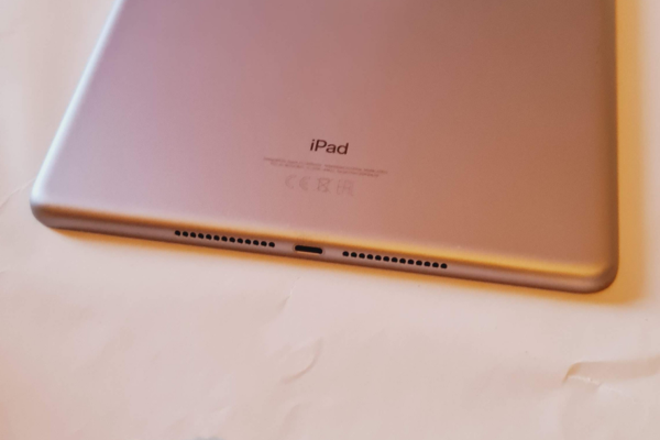 Khi nào nên thay chân sạc iPad Pro 12.9 2015?