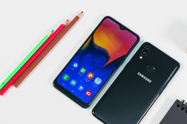 Khi nào nên thay nắp lưng Samsung A10s?