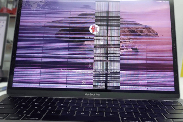 Check màn hình MacBook cũ