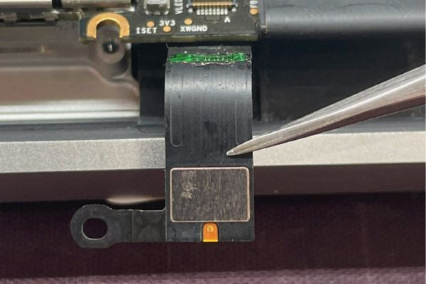Màn hình MacBook bị ám hồng