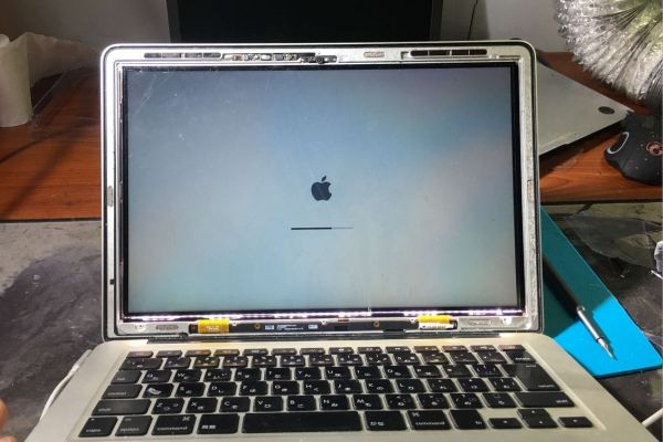 Màn hình MacBook bị ám hồng