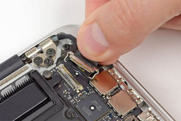 Màn hình MacBook bị ám hồng