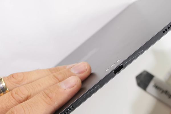 Lý do chân sạc iPad Air 4 bị xuống cấp