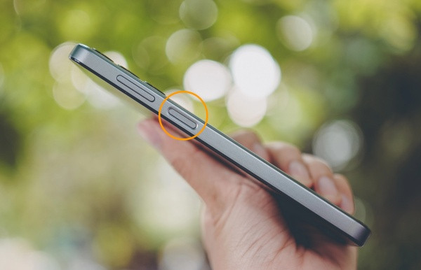 Tại sao Samsung M15 hư nút nguồn?