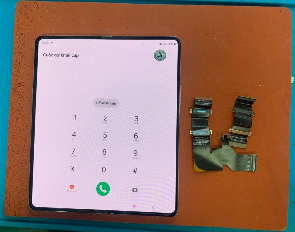 Thay cáp gập màn hình Samsung Z Fold 4