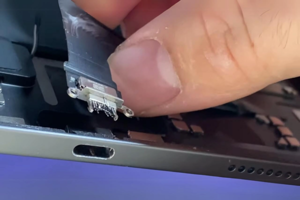 Thay chân sạc iPad Air 4