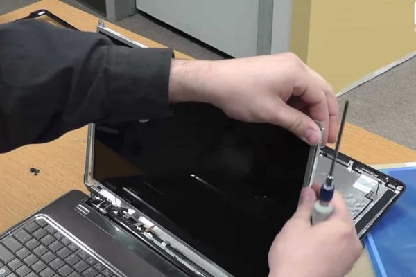 Thay viền cao su màn hình laptop Dell Thay viền cao su màn hình laptop Dell