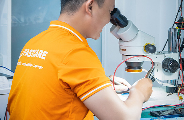 Thời gian thay kính camera mất bao lâu