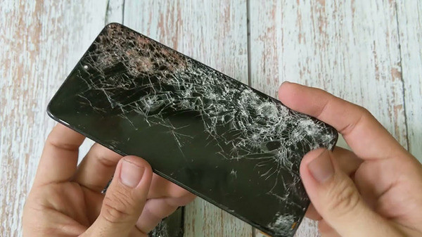 Dấu hiệu cần thay mặt kính Xiaomi Redmi K60
