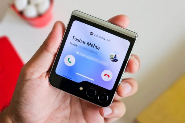 Loa trong Samsung Z Flip 5 hư hỏng