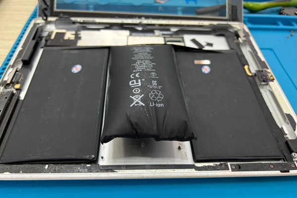 Lý do nào khiến cho pin iPad Gen 10 bị hư