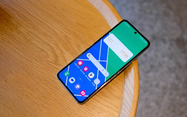 Màn hình Samsung Z Flip 5 có gì đặc biệt?