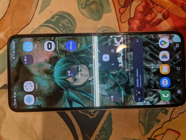 Màn hình Samsung Z Flip 5 hư hỏng
