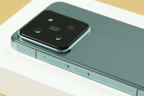 Nguyên nhân nên thay kính camera Xiaomi 14
