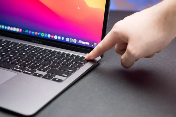 Sử dụng phím nguồn MacBook restart