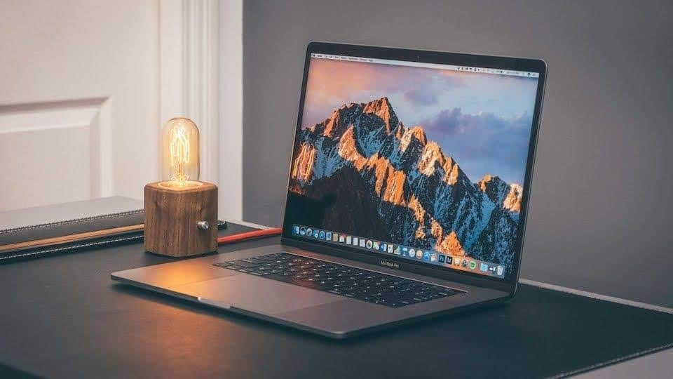 Tại sao nên chỉnh thời gian tắt màn hình Macbook