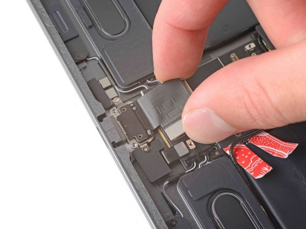 Thay chân sạc iPad Pro M1 11 Thay chân sạc iPad Pro M1 11