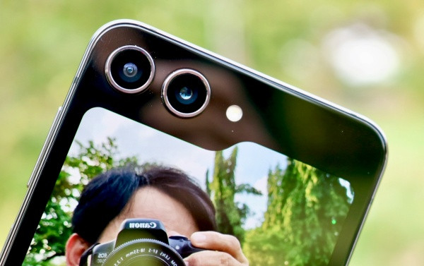 Thay kính camera Z Flip 5