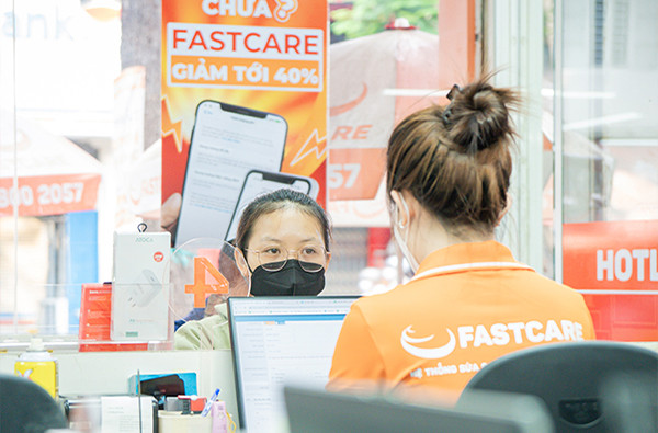 Quang Vũ - Kỹ thuật viên thay pin iPhone chính hãng FASTCARE - Dịch vụ sửa chữa uy tín tại TP.HCM