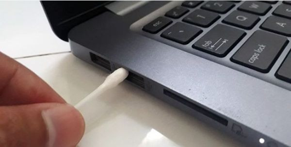 Vệ sinh cổng HDMI