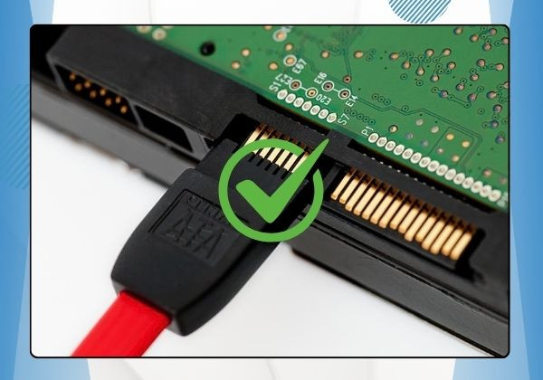 Kiểm tra cẩn thận cổng kết nối cáp SATA