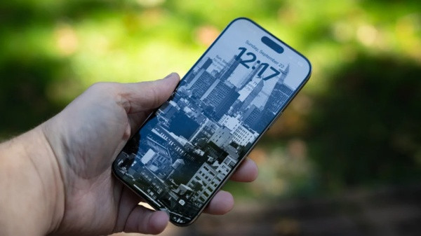 Màn hình iPhone 16 Pro Max