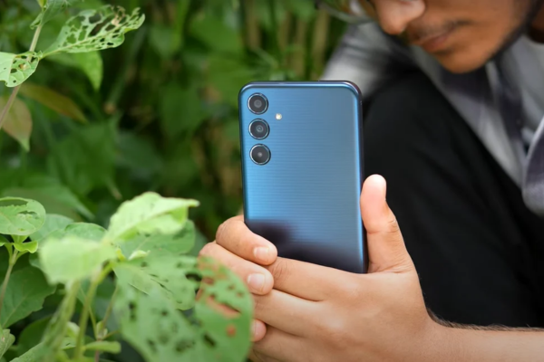 Nguyên nhân khiến kính camera Samsung M35 bị hỏng