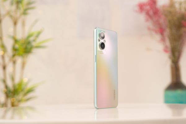 Nguyên nhân khiến nắp lưng Oppo Reno 7Z bị hỏng