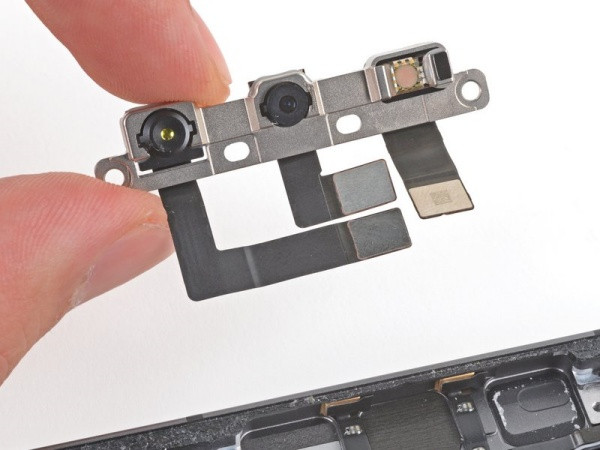 Thay camera trước iPad Pro 11 2020 Thay camera trước iPad Pro 11 2020