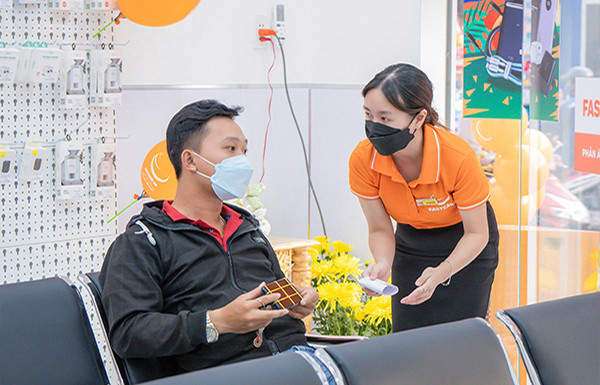 thay vỏ Xiaomi POCO F4 tại FASTCARE giá hời