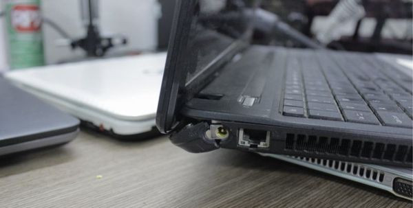 Bung bản lề Laptop là gì?