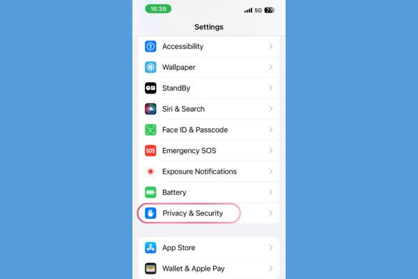 Cách khắc phục khi tìm quanh đây Zalo bị lỗi đối với iPhone bước 1