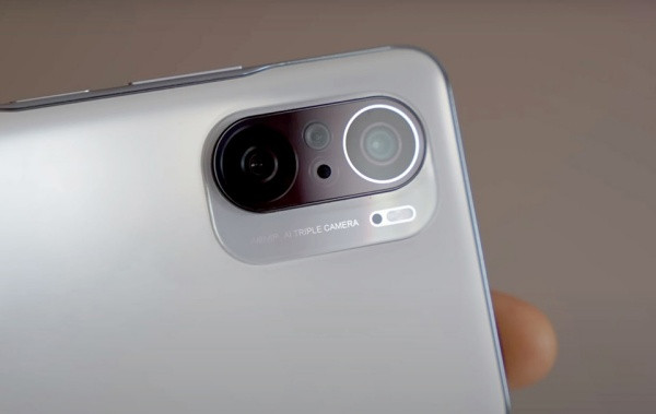 Camera sau Xiaomi POCO F3 hư hỏng