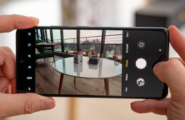 Camera sau Xiaomi POCO F3