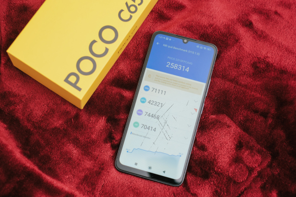 Dấu hiệu cảnh báo cần thay mặt kính Xiaomi POCO C65