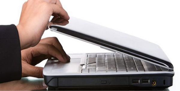 Những lưu ý để tránh bị bung bản lề Laptop&nbsp;