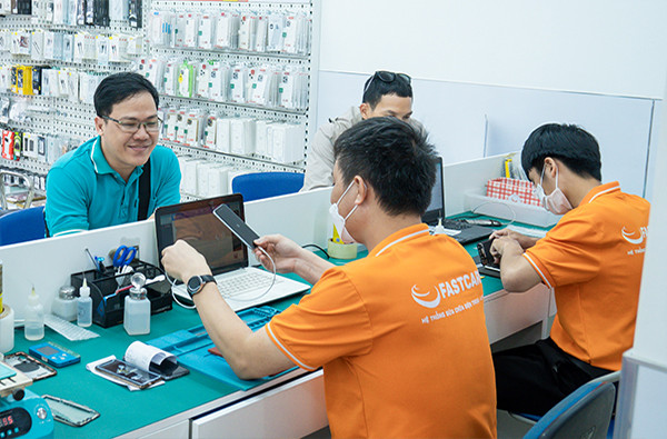 Thay camera sau điện thoại minh bạch và chu đáo Thay camera sau điện thoại minh bạch và chu đáo
