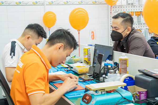 Thay kính camera Xiaomi POCO F3 trực tiếp