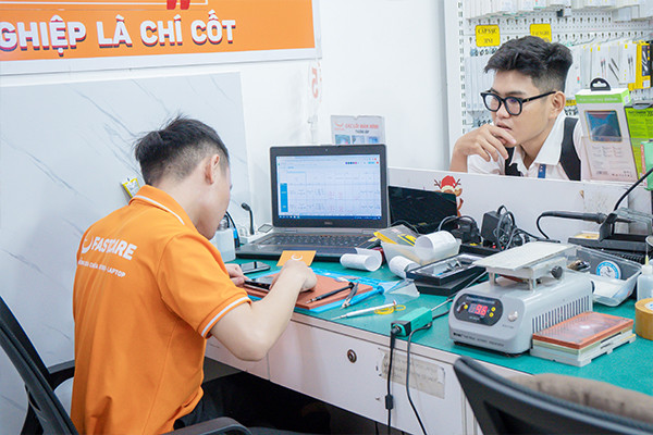 Thay mặt kính Xiaomi Redmi 7A minh bạch
