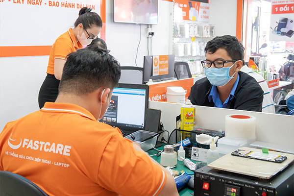 Thay nắp lưng Xiaomi Redmi 5 tại FASTCARE