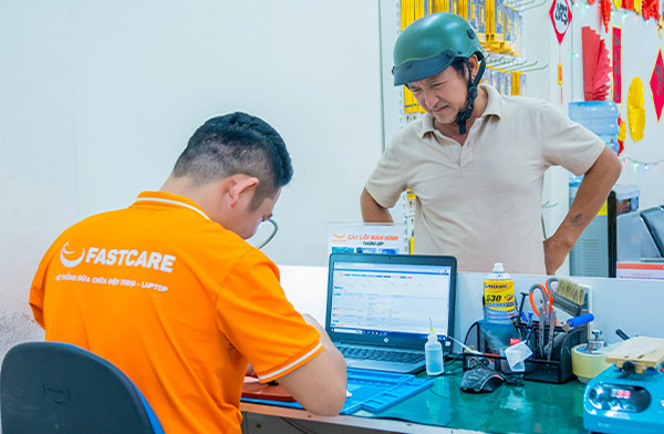 Chính sách minh bạch và hỗ trợ khách hàng