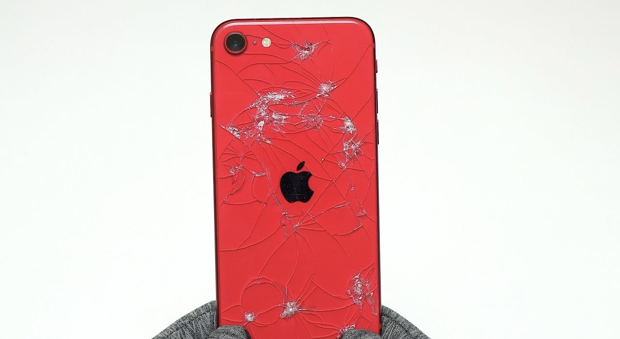 Dấu hiệu cần thay mặt kính sau iPhone SE