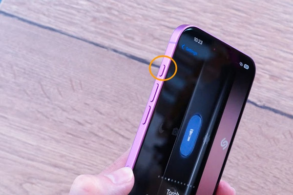 Dấu hiệu cần thay nút Action iPhone 16 Plus