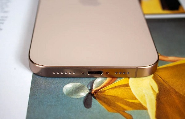 iPhone 16 Pro Max hỏng loa ngoài