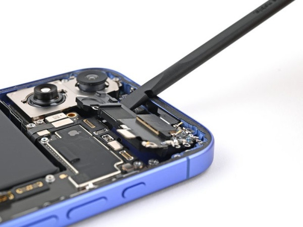 Linh kiện thay loa trong iPhone 16