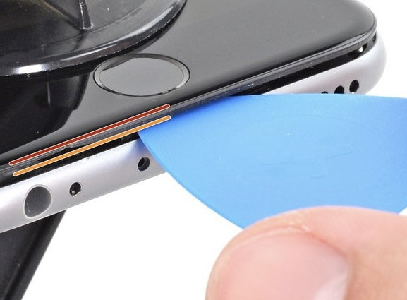 Nguyên nhân dẫn đến hỏng cáp màn hình iPhone SE