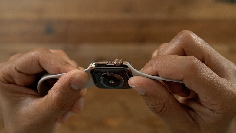 Nguyên nhân dẫn đến nút nguồn Apple Watch Series 1 bị hư