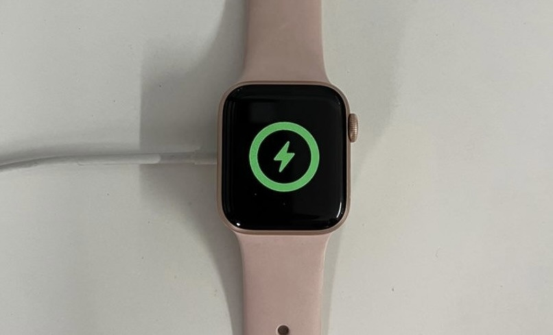 Nguyên nhân dẫn đến nút nguồn Apple Watch Series 3 bị hư