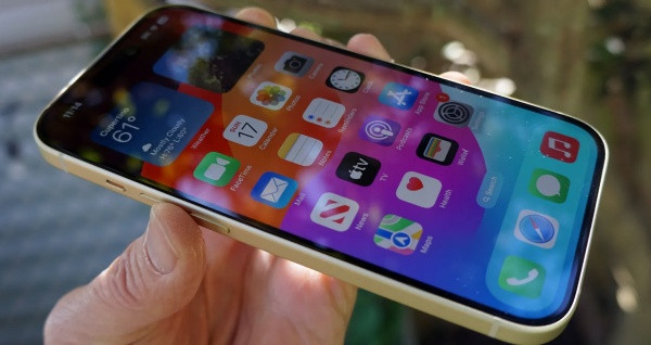 Nút volume iPhone 15 hư hỏng